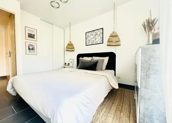 Les Jardins Des Senteurs - Appartement Prive Avec Piscine Et Parking