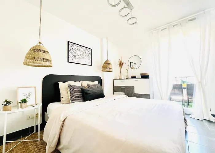 Les Jardins Des Senteurs - Appartement Prive Avec Piscine Et Parking